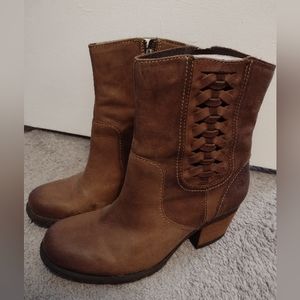 Born women's leather boots, new in box. Size 8